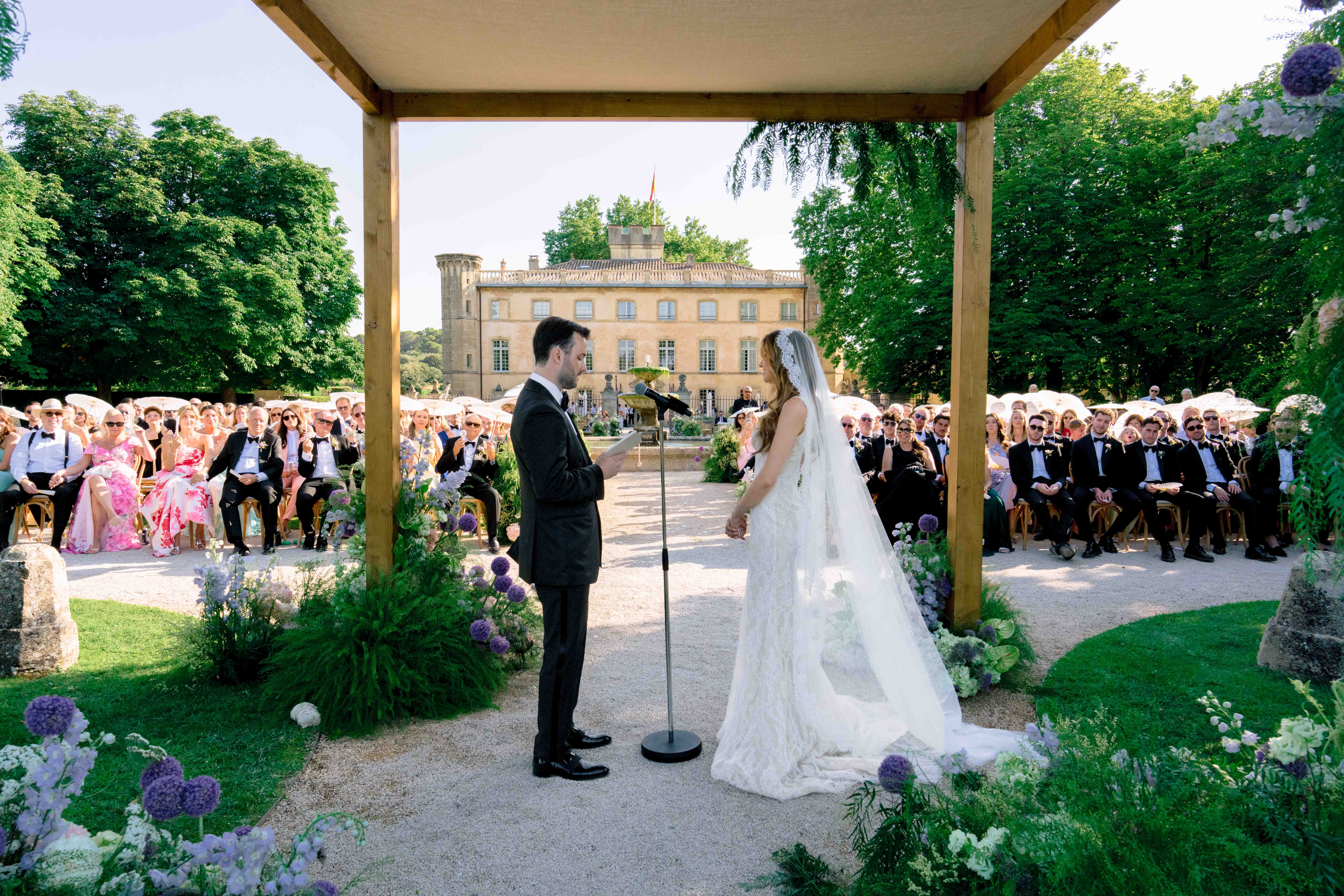 Guests enjoying cocktail hour in the gardens of Villa Baulieu
